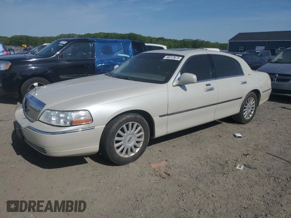 2004 Lincoln Town Car Ultimate z VIN 1LNHM83W94Y654164, wystawiony jako Copart lot #56313675 z przebiegiem 138 422 mil mil oraz Czysty tytuł • Clean title. Historia ofert i sprzedaży dostępna na DreamBid. Obrazek 1.
