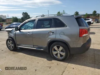2013 Kia Sorento EX с VIN 5XYKUDA22DG365462, выставлен на аукционе Copart как лот 56941515 с пробегом 177 440 миль миль и Списание • Salvage title. История ставок и продаж доступна на DreamBid. Изображение 2.