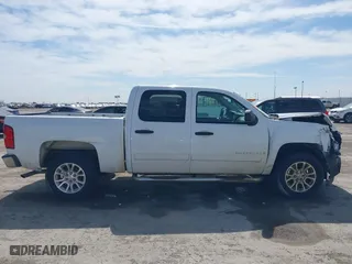 2007 Chevrolet Silverado 1500 LT w/1LT with VIN 2GCEC13C471716312, listed as a IAAI auction lot 41792270 with 84,649 mi miles. Bid and sale history available at carsss.com. Image 13.