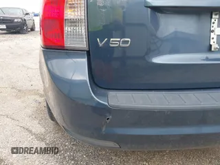 2010 Volvo V50 with VIN YV1382MW3A2540085, listed as a IAAI auction lot 41831999 with 137,173 mi miles. Bid and sale history available at carsss.com. Image 13.