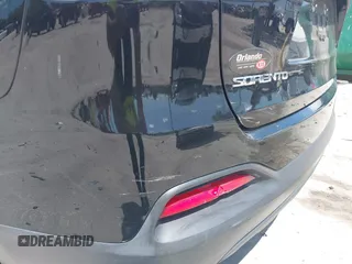2017 Kia Sorento LX z VIN 5XYPGDA51HG330957, wystawiony jako IAAI lot #42189378 z przebiegiem 139 835 mil mil oraz . Historia ofert i sprzedaży dostępna na DreamBid. Obrazek 19.
