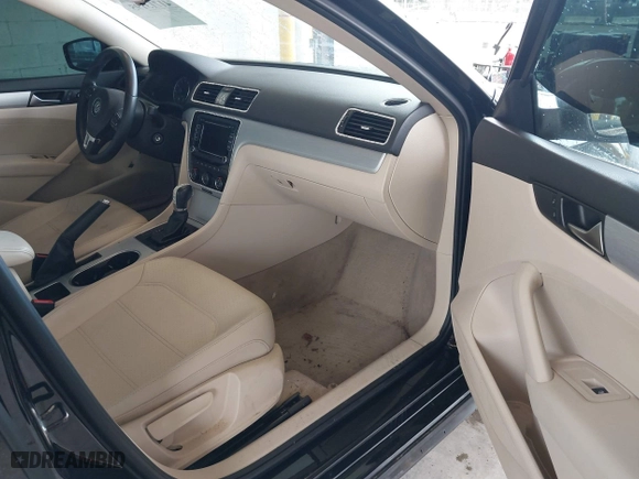 2013 Volkswagen Passat SE with VIN 1VWBP7A34DC111271, listed as a IAAI auction lot 41713195 with 91,280 mi miles. Bid and sale history available at carsss.com. Image 5.