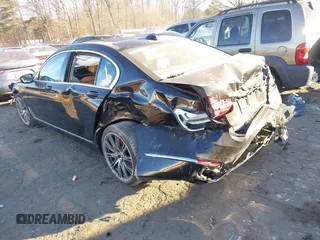 2016 BMW 7 Series 740i z VIN WBA7E2C55GG548125, wystawiony jako IAAI lot #41351277 z przebiegiem Nie podano mil oraz . Historia ofert i sprzedaży dostępna na DreamBid. Obrazek 3.