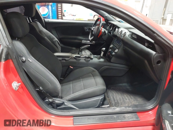 2016 Ford Mustang V6 z VIN 1FA6P8AM8G5293266, wystawiony jako IAAI lot #42467791 z przebiegiem 140 174 mil mil oraz . Historia ofert i sprzedaży dostępna na DreamBid. Obrazek 5.