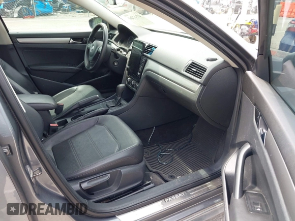 2012 Volkswagen Passat S z VIN 1VWAP7A39CC074390, wystawiony jako IAAI lot #42147260 z przebiegiem 114 996 mil mil oraz . Historia ofert i sprzedaży dostępna na DreamBid. Obrazek 5.