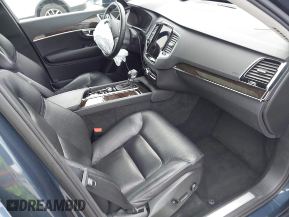 2018 Volvo XC90 Momentum with VIN YV4A22PK6J1215876, listed as a IAAI auction lot 41720316 with 87,015 mi miles. Bid and sale history available at carsss.com. Image 5.