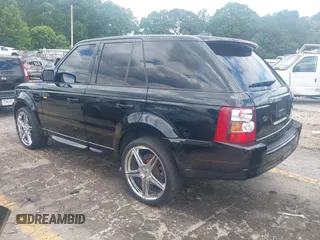 2006 Land Rover Range Rover Sport HSE z VIN SALSF25436A924149, wystawiony jako IAAI lot #42187760 z przebiegiem 192 011 mil mil oraz . Historia ofert i sprzedaży dostępna na DreamBid. Obrazek 3.