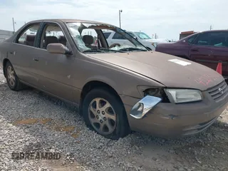 1999 Toyota Camry LE z VIN JT2BF28K9X0216439, wystawiony jako IAAI lot #42213626 z przebiegiem 280 812 mil mil oraz . Historia ofert i sprzedaży dostępna na DreamBid. Obrazek 1.
