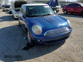 2009 MINI Hardtop z VIN WMWMF33539TW72829, wystawiony jako Copart lot #55307945 z przebiegiem 136 288 mil mil oraz Szkody całkowita. Historia ofert i sprzedaży dostępna na DreamBid. Obrazek 13.