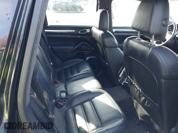 2012 Porsche Cayenne Turbo z VIN WP1AC2A23CLA84310, wystawiony jako IAAI lot #41530314 z przebiegiem 103 859 mil mil oraz . Historia ofert i sprzedaży dostępna na DreamBid. Obrazek 8.