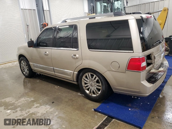 2008 Lincoln Navigator with VIN 5LMFU28548LJ12295, listed as a Copart auction lot 45897995 with 210,181 mi miles and Clean title. Bid and sale history available at DreamBid. Image 2.