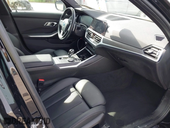 2022 BMW 3 Series 330e with VIN 3MW5P7J06N8C50460, listed as a IAAI auction lot 41688267 with 27,707 mi miles. Bid and sale history available at carsss.com. Image 5.