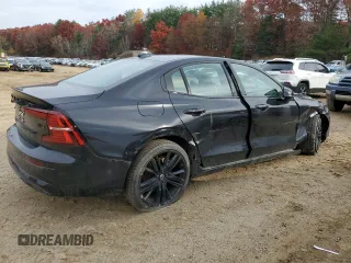 2024 Volvo S60 Plus Black Edition z VIN 7JRL12TH0RG281486, wystawiony jako Copart lot #75622704 z przebiegiem 15 179 mil mil oraz Szkoda całkowita • Salvage title. Historia ofert i sprzedaży dostępna na DreamBid. Obrazek 3.