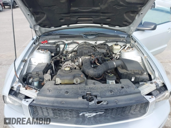 2007 Ford Mustang Deluxe with VIN 1ZVFT80N475370373, listed as a IAAI auction lot 41944197 with 175,077 mi miles. Bid and sale history available at carsss.com. Image 10.