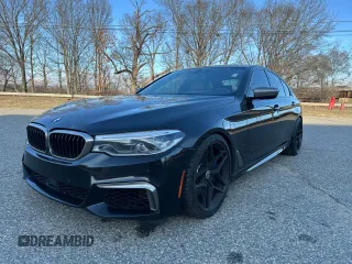 2018 BMW 5 Series M550i xDrive z VIN WBAJB9C55JB035226, wystawiony jako Copart lot #60850325 z przebiegiem 156 183 mil mil oraz Czysty tytuł • Clean title. Historia ofert i sprzedaży dostępna na DreamBid. Obrazek 1.