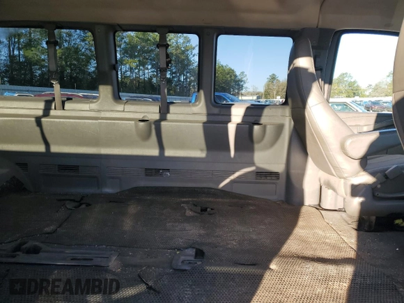 2017 Chevrolet Express Passenger LT z VIN 1GAZGPFG0H1139737, wystawiony jako Copart lot #49229985 z przebiegiem 58 877 mil mil oraz Szkoda całkowita • Salvage title. Historia ofert i sprzedaży dostępna na DreamBid. Obrazek 11.