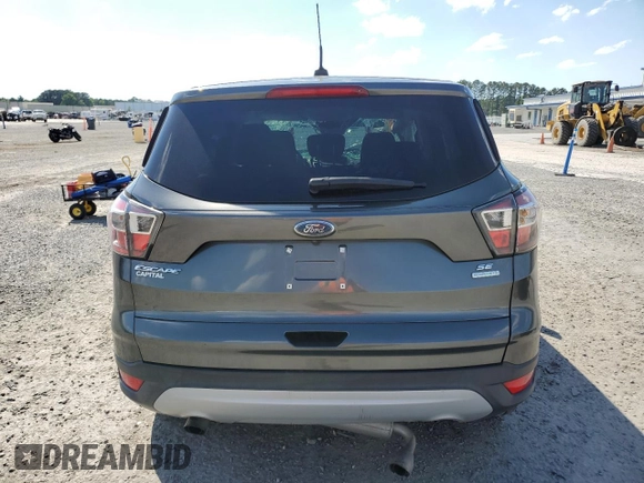 2017 Ford Escape SE z VIN 1FMCU0GD2HUA57505, wystawiony jako Copart lot #54814185 z przebiegiem 121 540 mil mil oraz Szkoda całkowita • Salvage title. Historia ofert i sprzedaży dostępna na DreamBid. Obrazek 6.