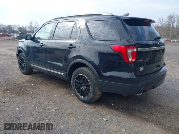 2017 Ford Explorer XLT z VIN 1FM5K8D85HGA83499, wystawiony jako IAAI lot #42059299 z przebiegiem 76 484 mil mil oraz . Historia ofert i sprzedaży dostępna na DreamBid. Obrazek 3.