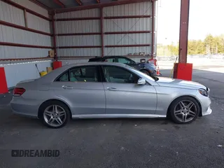2014 Mercedes-Benz E 350 Sport z VIN WDDHF5KB2EA831973, wystawiony jako IAAI lot #41748637 z przebiegiem 153 481 mil mil oraz . Historia ofert i sprzedaży dostępna na DreamBid. Obrazek 13.