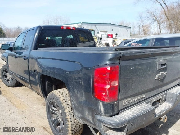 2015 Chevrolet Silverado 1500 LT with VIN 1GCVKREC4FZ434840, listed as a IAAI auction lot 41777732 with 224,400 mi miles. Bid and sale history available at carsss.com. Image 3.