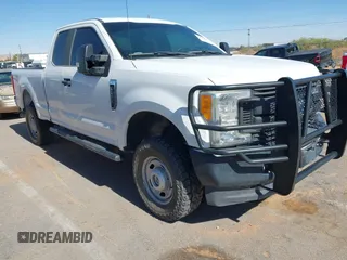 2017 Ford F-250 XLT с VIN 1FT7X2B61HEF24649, выставлен на аукционе IAAI как лот 42268849 с пробегом 165 663 миль миль и . История ставок и продаж доступна на DreamBid. Изображение 1.