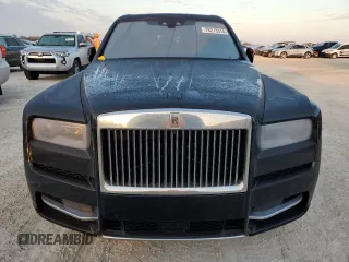 2023 Rolls-Royce Cullinan z VIN SLATV4C01PU217942, wystawiony jako Copart lot #78273314 z przebiegiem Nie podano mil oraz Szkody całkowita. Historia ofert i sprzedaży dostępna na DreamBid. Obrazek 5.