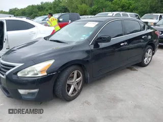 2013 Nissan Altima SV with VIN 1N4AL3AP0DC287021, listed as a IAAI auction lot 42177444 with 163,462 mi miles and . Bid and sale history available at carsss.com. Image 2.