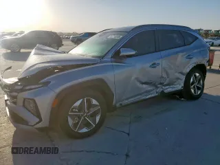 2025 Hyundai Tucson SEL with VIN 5NMJBCDE2SH453013, listed as a Copart auction lot 52710235 with 4,447 mi miles and Salvage Title. Bid and sale history available at carsss.com. Image 1.