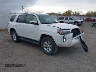 2020 Toyota 4Runner SR5 with VIN JTEBU5JR8L5758906, listed as a IAAI auction lot 40790726 with 69,848 mi miles and . Bid and sale history available at DreamBid. Image 1.