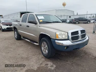 2005 Dodge Dakota SLT with VIN 1D7HE48N45S337753, listed as a IAAI auction lot 41084928 with 177,018 mi miles. Bid and sale history available at carsss.com. Image 1.