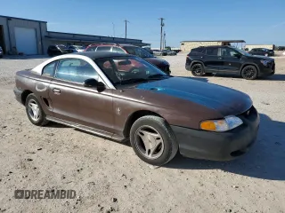 1997 Ford Mustang with VIN 1FALP4043VF174092, listed as a Copart auction lot 86983884 with 105,774 mi miles and Salvage Title. Bid and sale history available at carsss.com. Image 4.