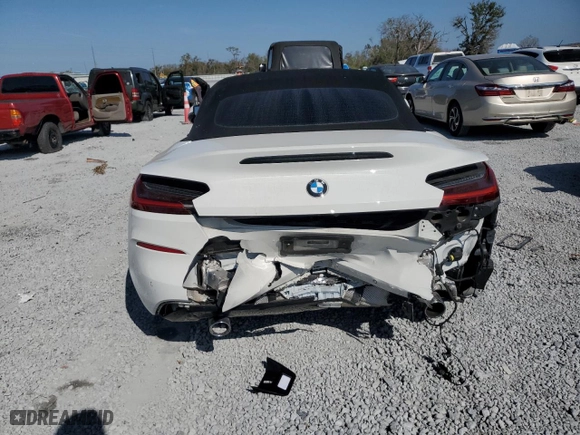 2019 BMW Z4 sDrive30i with VIN WBAHF3C58KWW33806, listed as a Copart auction lot 45221515 with 19,130 mi miles and Salvage Title. Bid and sale history available at carsss.com. Image 6.