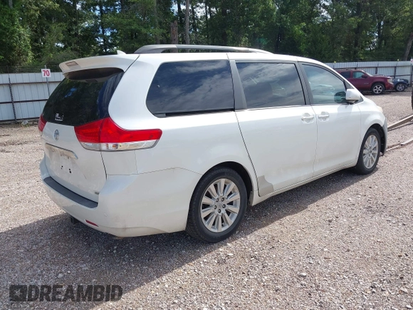 2012 Toyota Sienna XLE AAS z VIN 5TDYK3DC3CS186962, wystawiony jako IAAI lot #42325047 z przebiegiem Nie podano mil oraz . Historia ofert i sprzedaży dostępna na DreamBid. Obrazek 4.