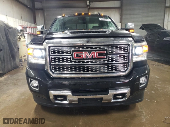 2019 GMC Sierra 2500HD Denali with VIN 1GT12SEY2KF219941, listed as a Copart auction lot 51613435 with 47,845 mi miles and Salvage Title. Bid and sale history available at carsss.com. Image 5.