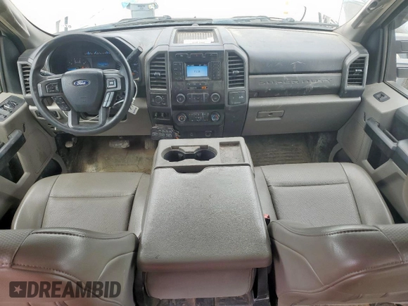 2020 Ford F-250 XL z VIN 1FT7W2B6XLED98240, wystawiony jako Copart lot #60680815 z przebiegiem 129 824 mil mil oraz Czysty tytuł • Clean title. Historia ofert i sprzedaży dostępna na DreamBid. Obrazek 8.