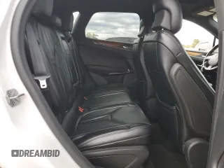 2015 Lincoln MKC z VIN 5LMTJ2AHXFUJ41226, wystawiony jako Copart lot #53430915 z przebiegiem 79 737 mil mil oraz Szkoda całkowita • Salvage title. Historia ofert i sprzedaży dostępna na DreamBid. Obrazek 11.
