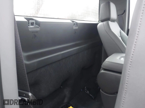 2025 Chevrolet Silverado 1500 with VIN 3GCNKAEK9SG135962, listed as a IAAI auction lot 41557952 with 901 mi miles and . Bid and sale history available at DreamBid. Image 8.