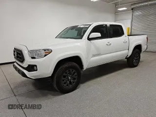 2023 Toyota Tacoma SR5 z VIN 3TMAZ5CNXPM201457, wystawiony jako Copart lot #50424465 z przebiegiem 8927 mil mil oraz Tytuł czysty. Historia ofert i sprzedaży dostępna na DreamBid. Obrazek 1.