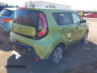 2015 Kia Soul with VIN KNDJN2A2XF7789632, listed as a IAAI auction lot 41547010 with 82,829 mi miles. Bid and sale history available at carsss.com. Image 4.