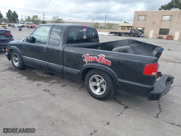2000 Chevrolet S-10 LS with VIN 1GCCS19W5Y8161574, listed as a IAAI auction lot 41935197 with 255,231 mi miles. Bid and sale history available at carsss.com. Image 3.
