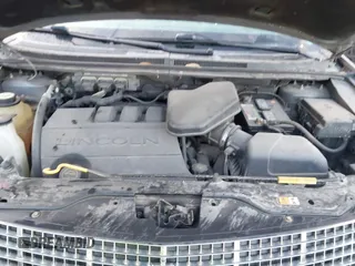 2008 Lincoln MKX with VIN 2LMDU68C88BJ17360, listed as a IAAI auction lot 42111549 with 221,191 mi miles and . Bid and sale history available at carsss.com. Image 10.