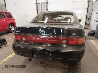 1994 Toyota Camry LE with VIN JT2SK12E3R0207215, listed as a IAAI auction lot 41788670 with 124,010 mi miles. Bid and sale history available at carsss.com. Image 17.