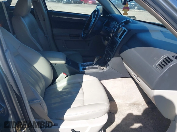 2006 Chrysler 300 C with VIN 2C3KA63HX6H518989, listed as a IAAI auction lot 41741341 with 134,636 mi miles. Bid and sale history available at carsss.com. Image 5.