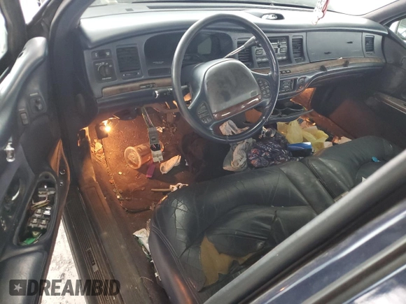 1995 Lincoln Town Car Signature z VIN 1LNLM82W0SY744473, wystawiony jako Copart lot #44752735 z przebiegiem Nie podano mil oraz Szkoda całkowita • Salvage title. Historia ofert i sprzedaży dostępna na DreamBid. Obrazek 8.
