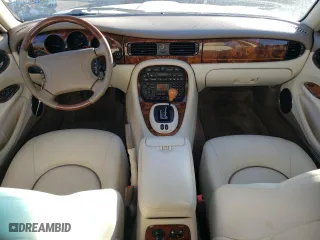2000 Jaguar XJ VDP with VIN SAJDA24C7YLF17289, listed as a Copart auction lot 81923924 with 42,689 mi miles and Clean Title. Bid and sale history available at carsss.com. Image 8.
