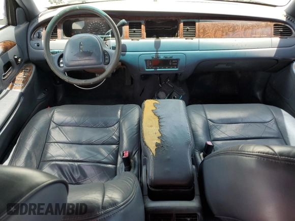 1999 Lincoln Town Car Executive z VIN 1LNHM81WXXY627319, wystawiony jako Copart lot #60830165 z przebiegiem 122 118 mil mil oraz Szkoda całkowita • Salvage title. Historia ofert i sprzedaży dostępna na DreamBid. Obrazek 8.