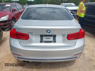 2016 BMW 3 Series 328i xDrive z VIN WBA8E3G55GNU04266, wystawiony jako IAAI lot #42236619 z przebiegiem Nie podano mil oraz . Historia ofert i sprzedaży dostępna na DreamBid. Obrazek 16.
