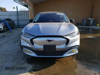 2022 Ford Mustang Mach-E Premium z VIN 3FMTK3SU7NMA29956, wystawiony jako Copart lot #71764142 z przebiegiem 1 863 mil mil oraz . Historia ofert i sprzedaży dostępna na DreamBid. Obrazek 5.