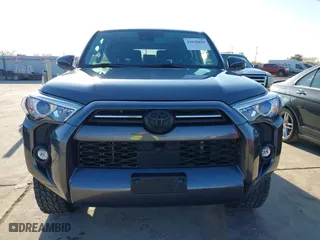 2022 Toyota 4Runner SR5 Premium with VIN JTENU5JR8N5976070, listed as a IAAI auction lot 41020850 with 29,666 mi miles. Bid and sale history available at carsss.com. Image 12.
