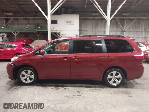 2015 Toyota Sienna LE AAS with VIN 5TDKK3DC2FS609296, listed as a IAAI auction lot 41842166 with 160,342 mi miles. Bid and sale history available at carsss.com. Image 14.